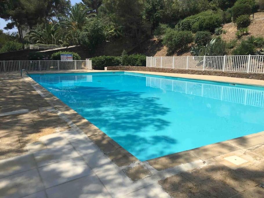 Apartamento Le Dyonisos Et Piscine La Seyne-sur-Mer Exterior foto